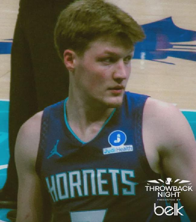 19中11！干翻三支冠军球队！力压弗拉格的新秀