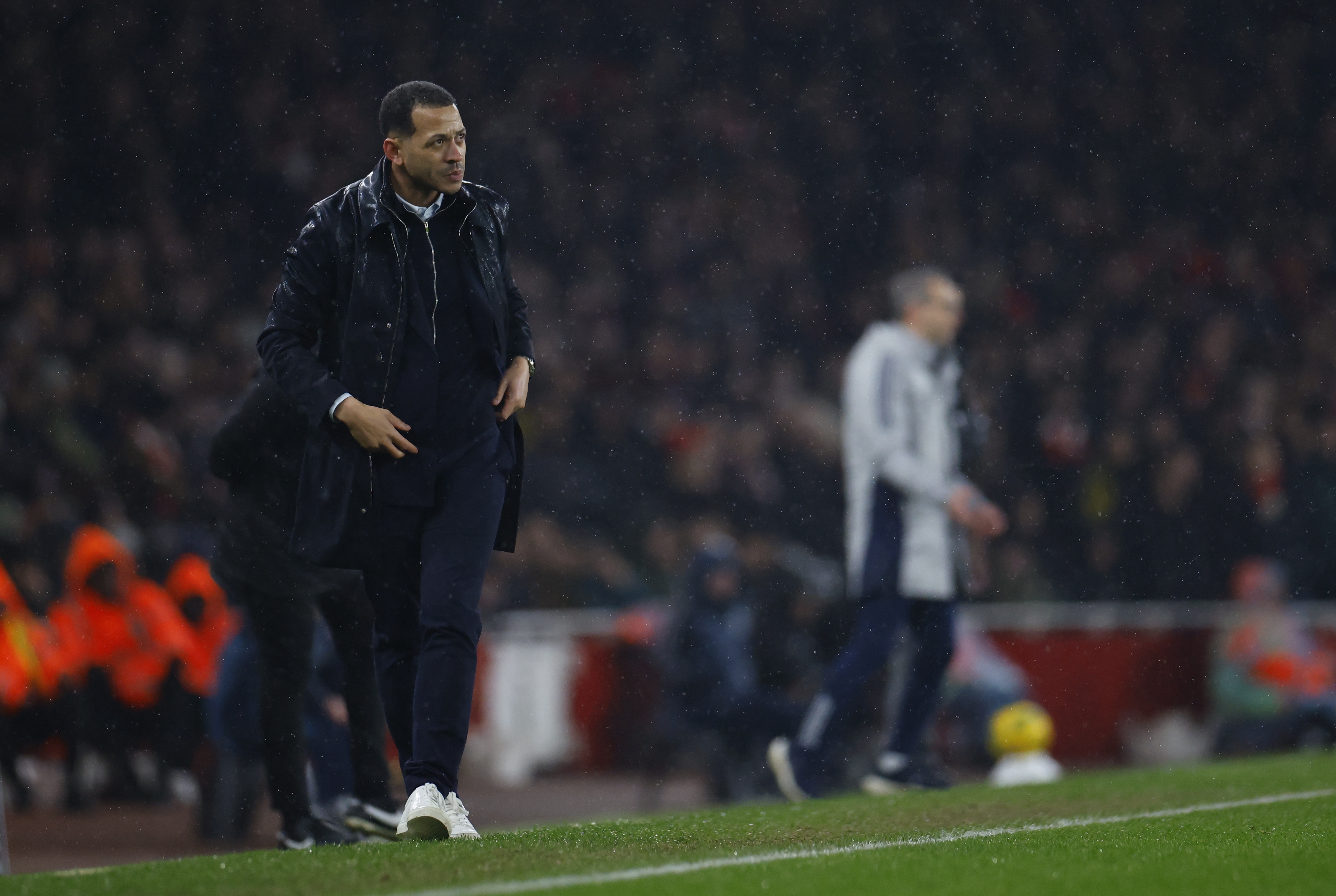 世界杯直播-失误送礼！电讯报：罗塞尼尔更喜欢约恩森，因为他出球比桑切斯好