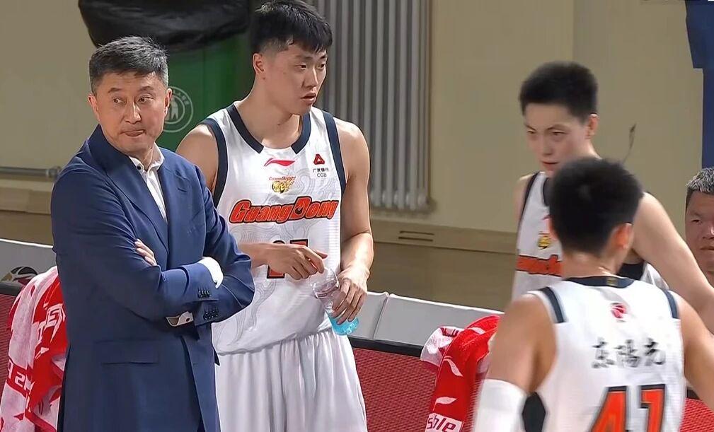 英超直播-18分大逆转！广东男篮2分惜败新疆，胡明轩失绝杀萨林杰正负值-24
